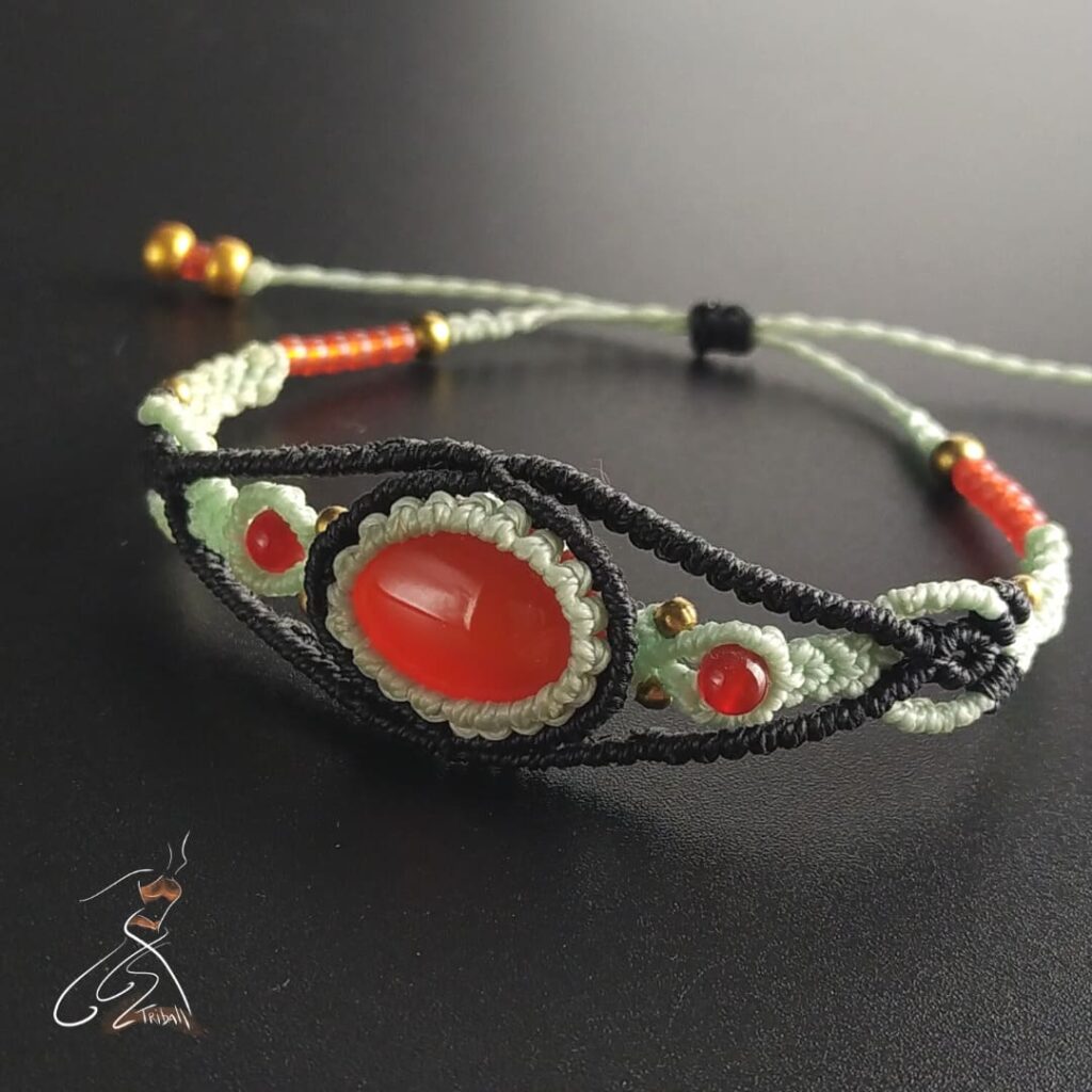 Bracelet en micromacramé et cornaline - Création Triball